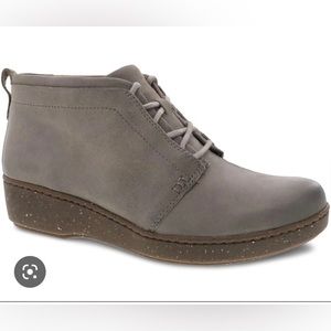 Dansko Women's Ellen Chukka Bootie UK 40/ US 9.5 Taupe